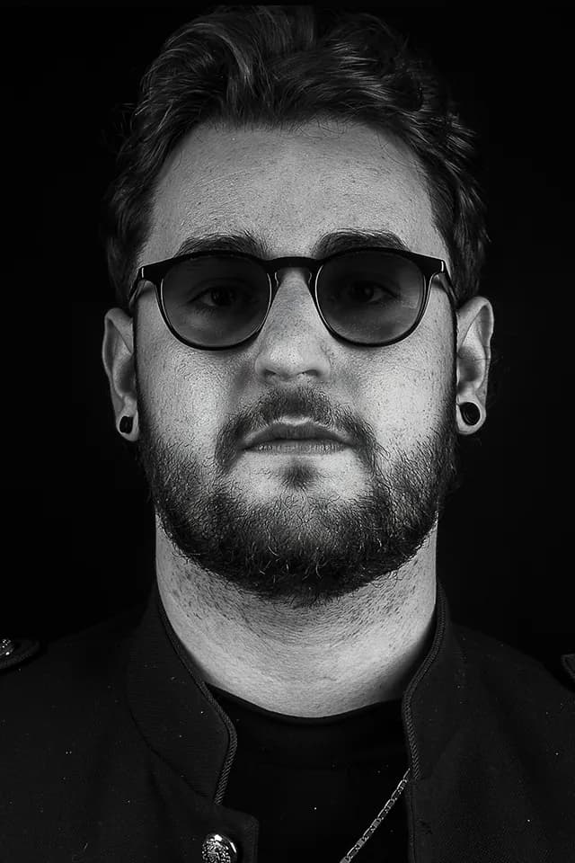 Portrait de Nayar, membre du groupe HERNEST